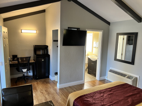 Tri valley Inn & Suites - Queen Room 3