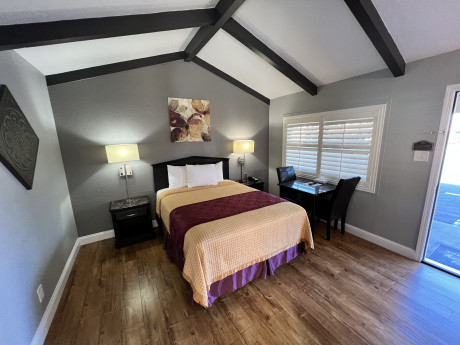 Tri valley Inn & Suites - Queen Studio Room